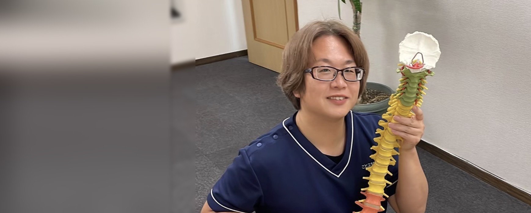 施術の説明をする中山先生